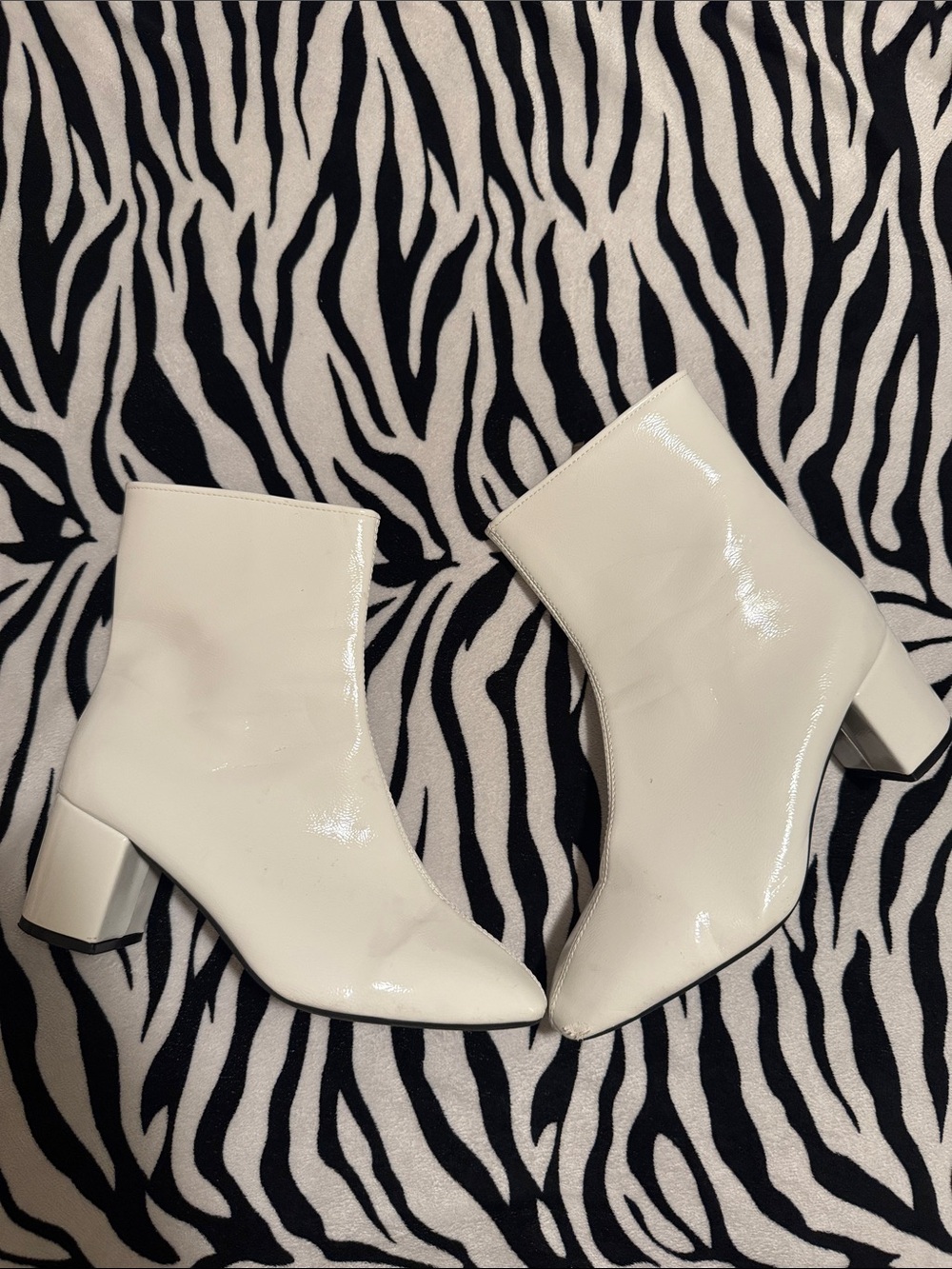 Source Unknown White Patent Block Heel Ankle Boots